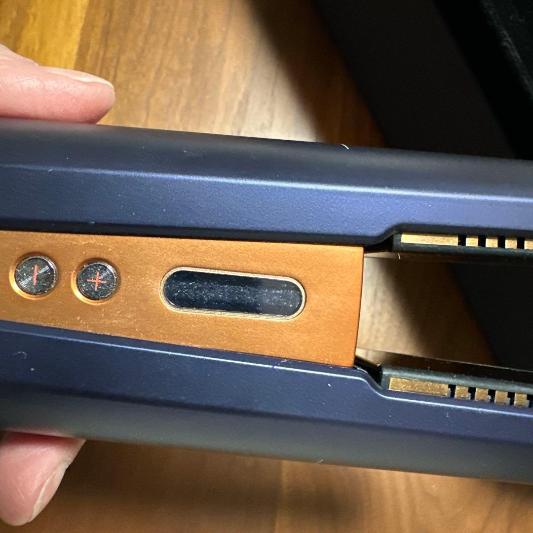 ダイソン　コードレスストレートアイロン　P8V-JP-PJJ0289A