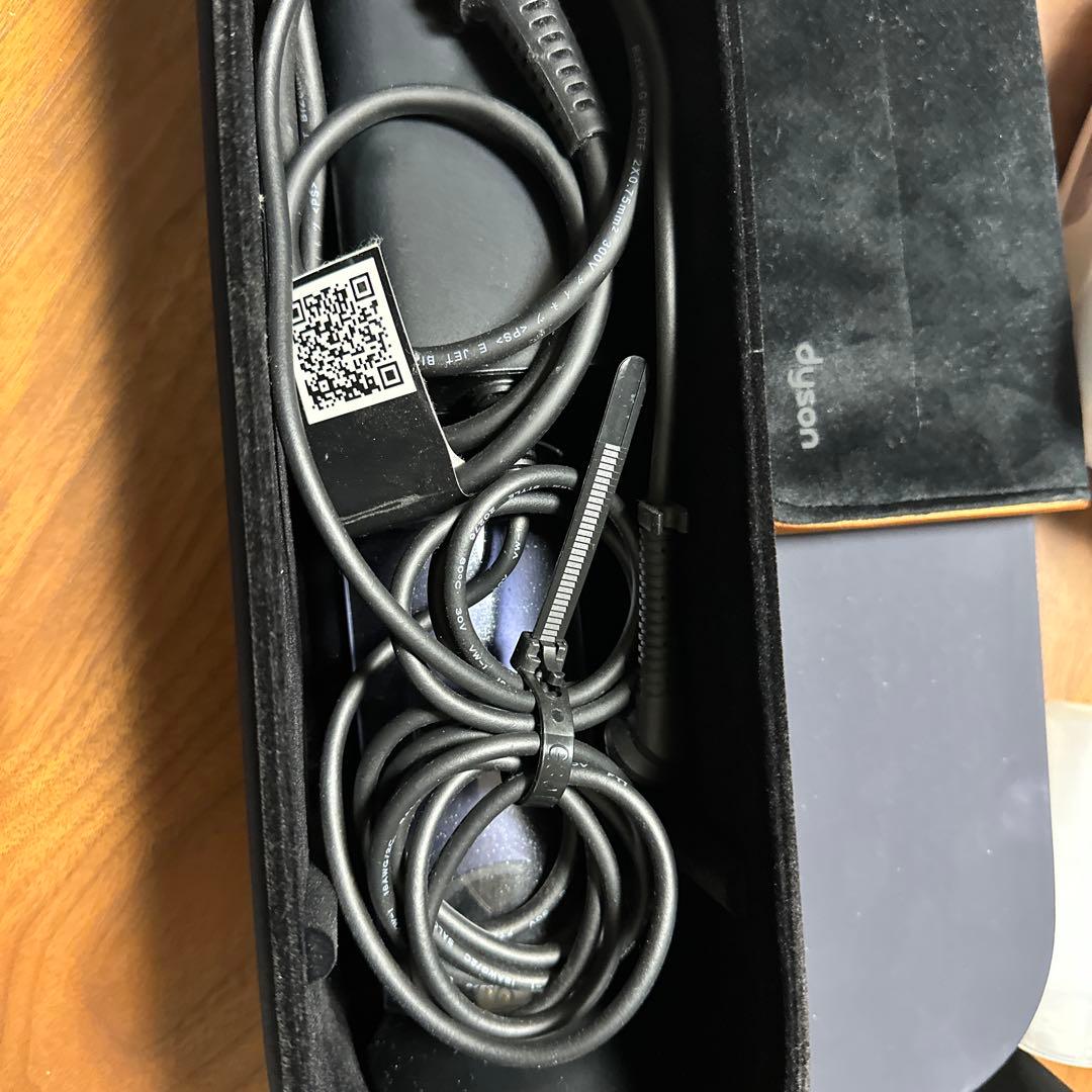 ダイソン　コードレスストレートアイロン　P8V-JP-PJJ0289A