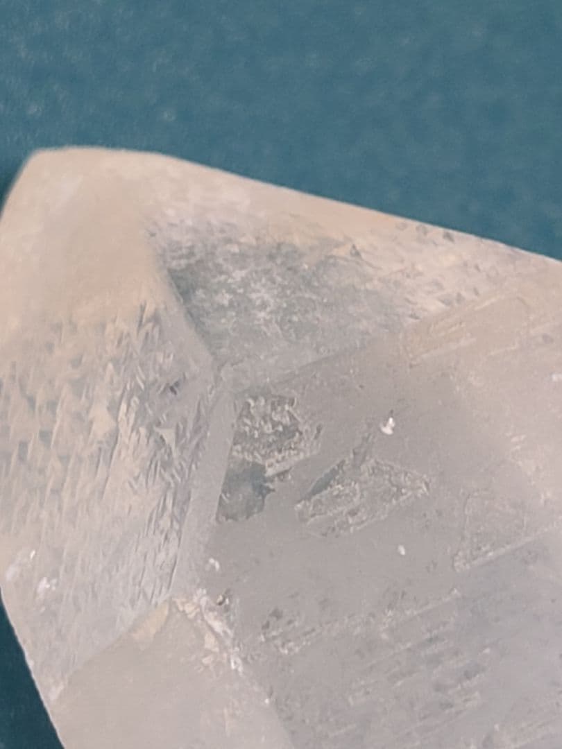 トライゴーニック　水晶