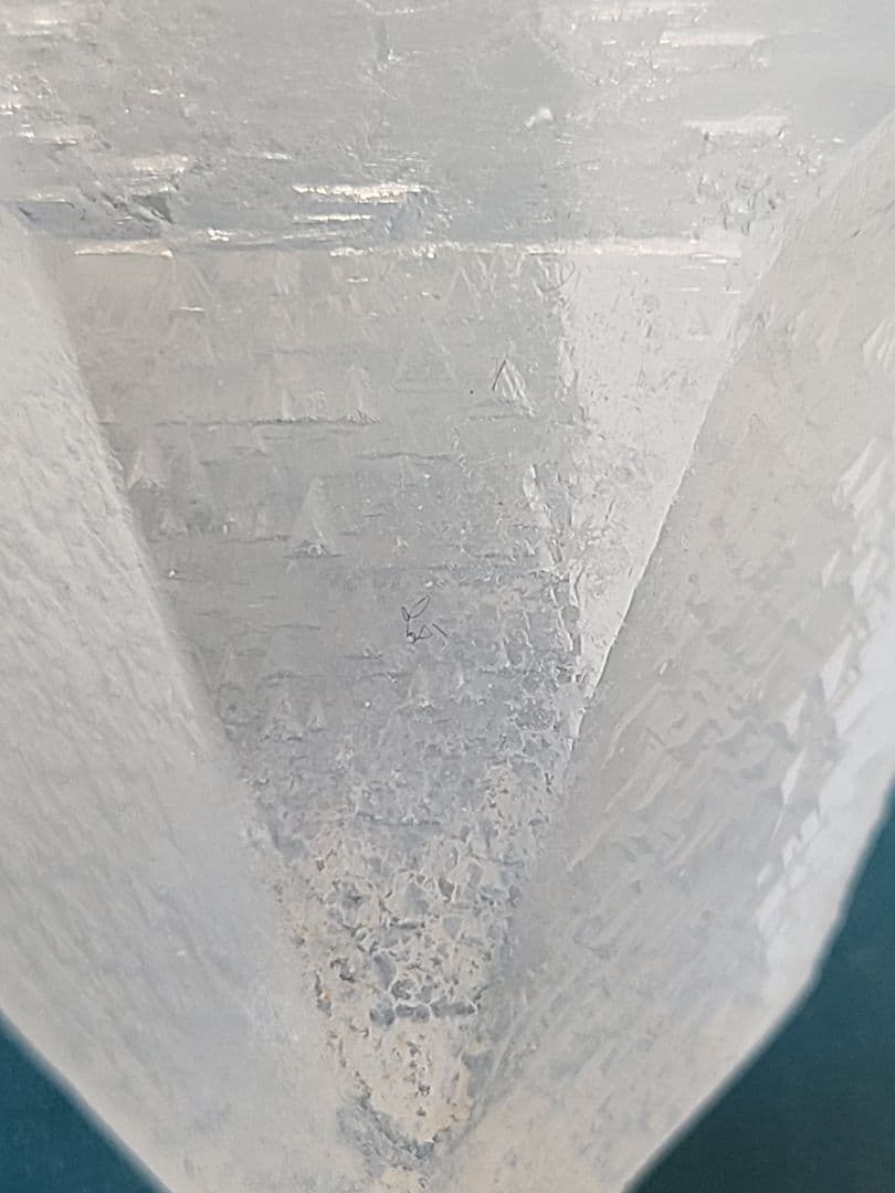 トライゴーニック　水晶