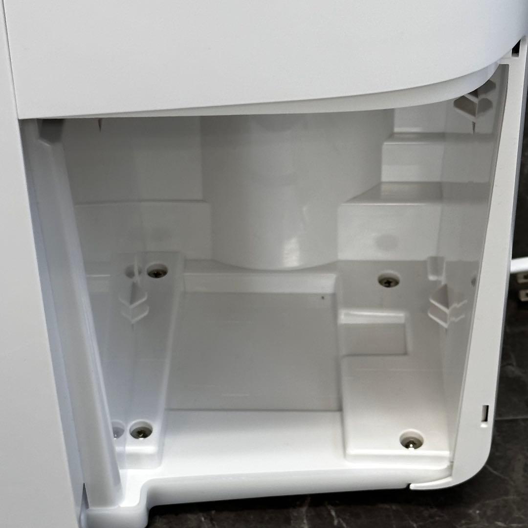 ω送料込！2023年製SHARP コンプレッサー式 除湿機 CV-P71-W