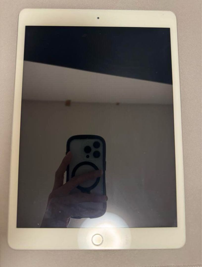 極美品 Apple iPad8 Wi-Fi+Cellular 第８世代 シルバー