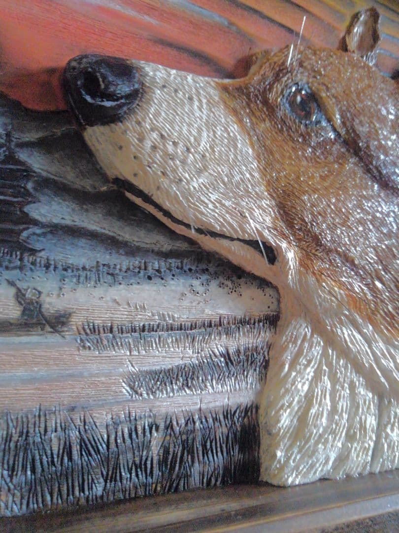 木彫りの日本画風コーギーの壁掛け