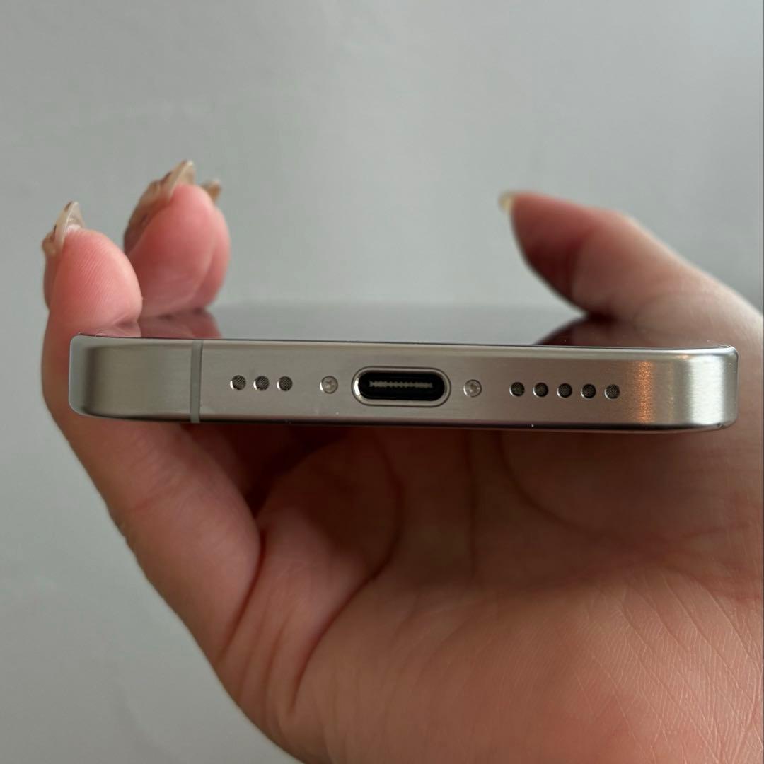 【美品】iPhone15pro 256GB SIMフリー