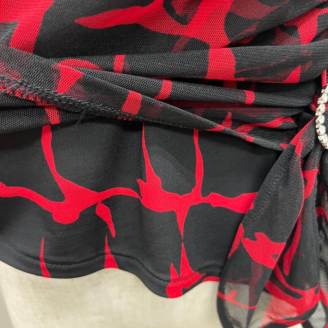 新品 JOAN トップス 黒地に赤 サイズL