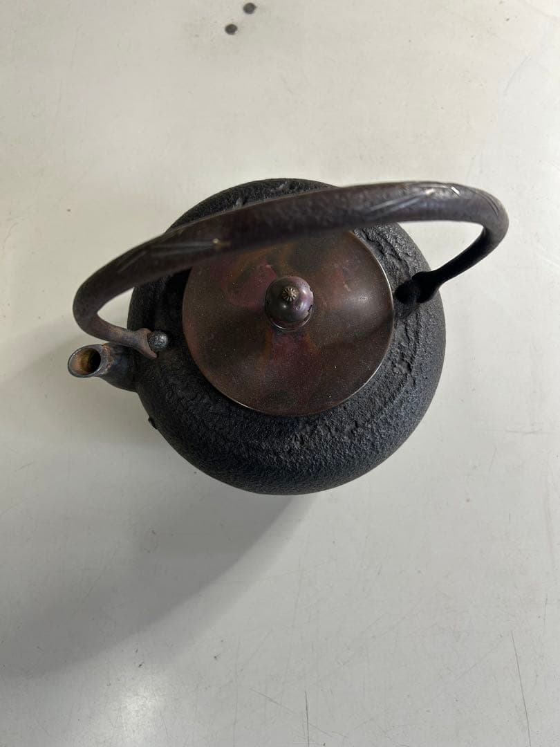 に*く様 鋳鉄製黒丸型鉄瓶　急須
