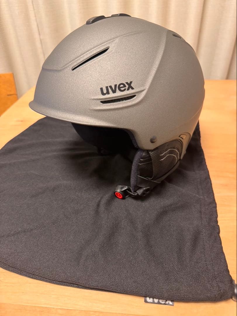 UVEX ヘルメット　スキー　スノボード
