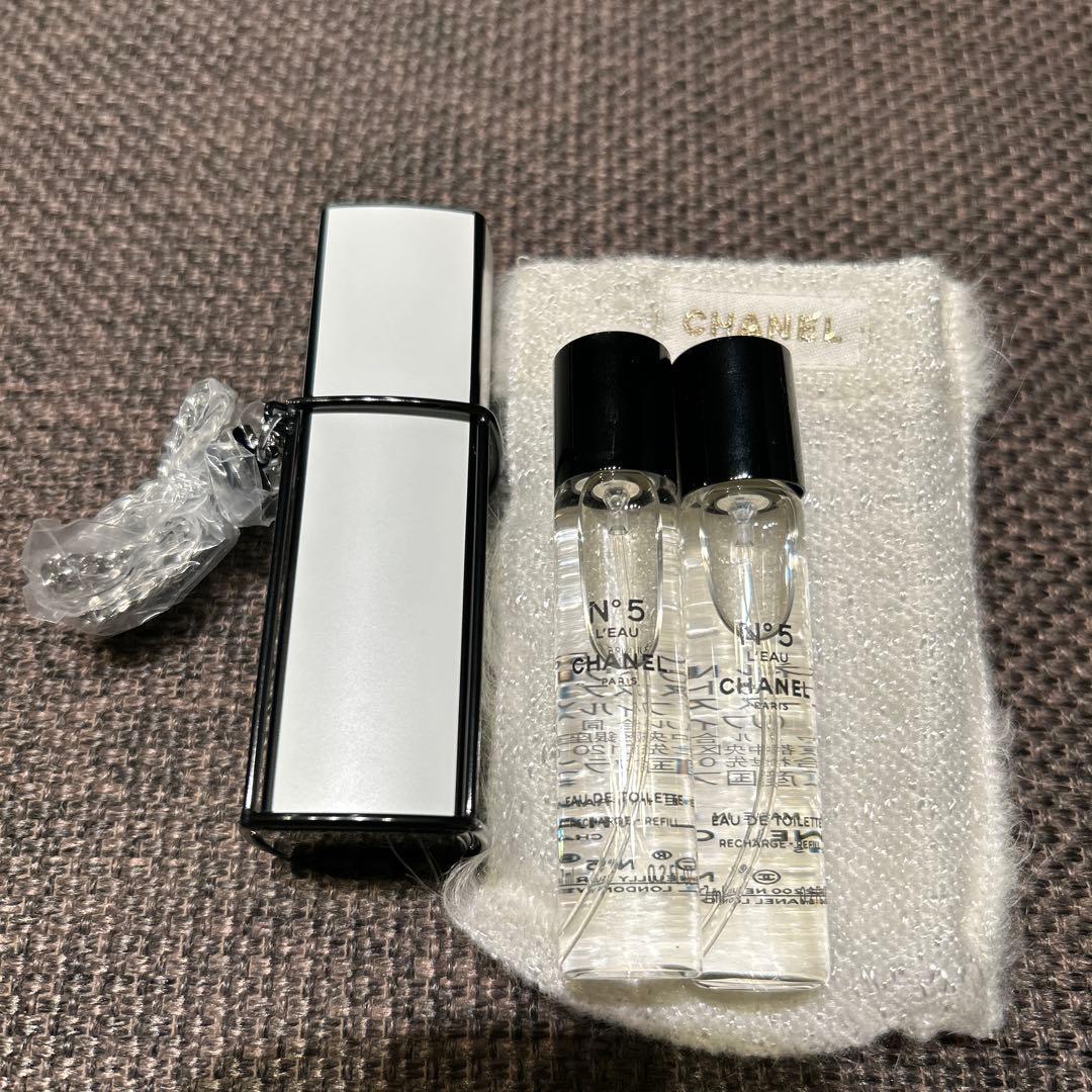 シャネルNo5 ロー　オードゥ　トワレット　パース　スプレー　チャームチェーン付