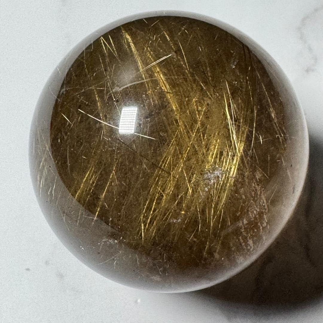 金運アップ◇ゴールドルチルクォーツ（虹入り）◇丸玉　約39.5㎜