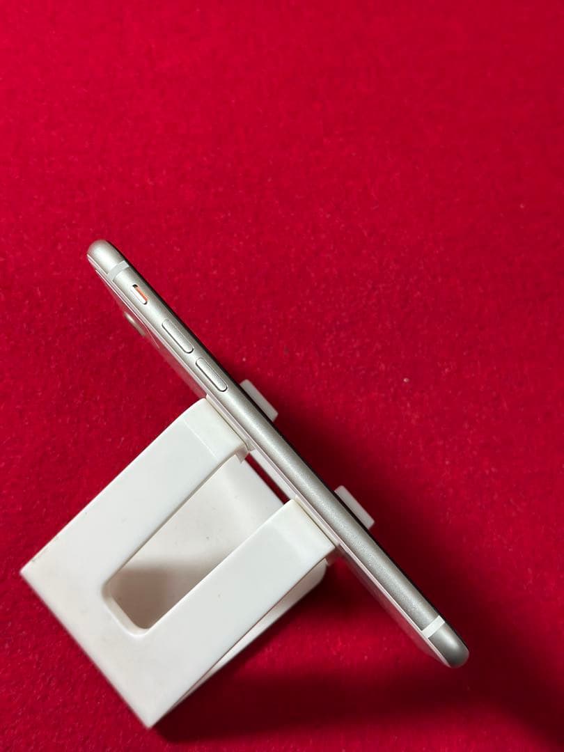 【8917】iPhone SE3第3世代スターライト 64GB simフリー