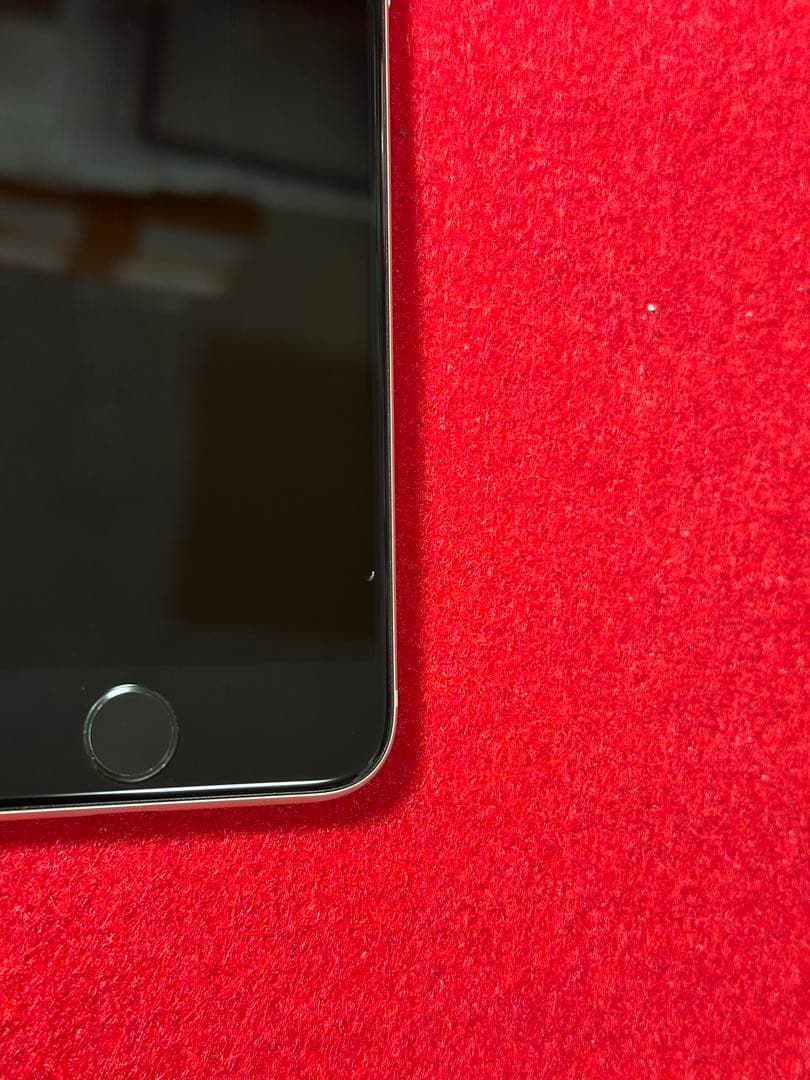 【8917】iPhone SE3第3世代スターライト 64GB simフリー