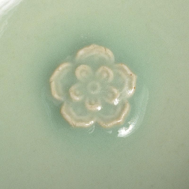 中国　龍泉窯　粉青磁　花刻　茶碗　M　R6128