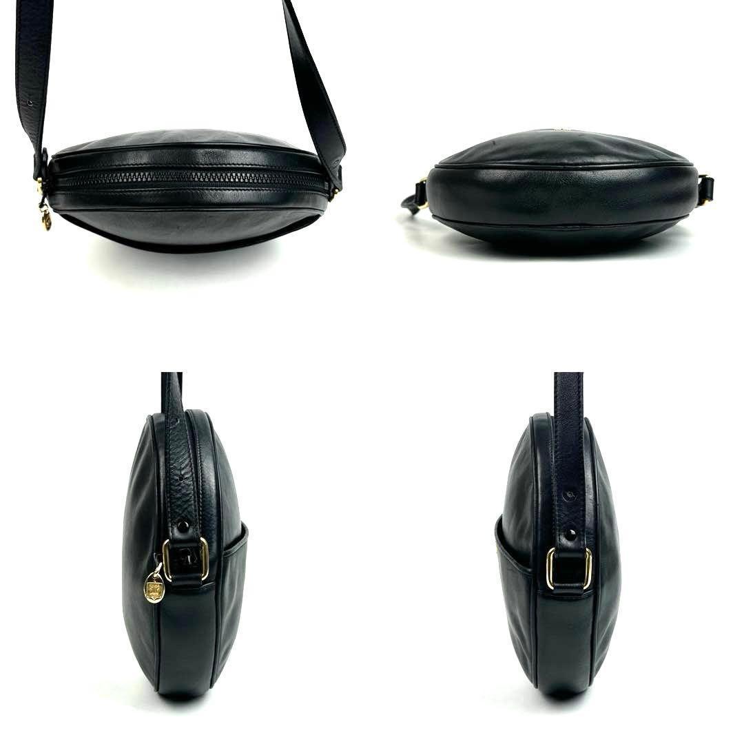 【美品】セリーヌ　ショルダーバッグ　トリオンフ　ゴールド金具　丸型　レザー　黒色