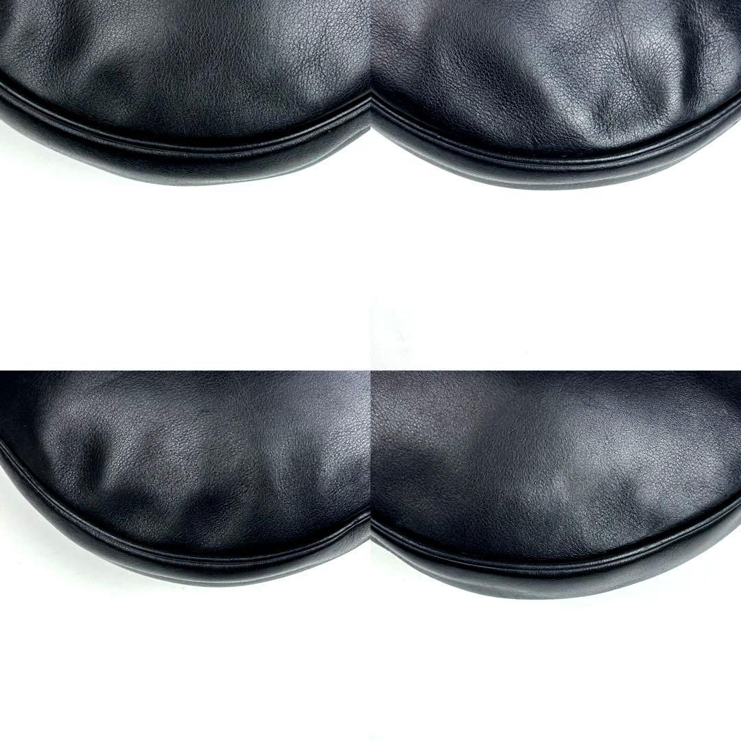 【美品】セリーヌ　ショルダーバッグ　トリオンフ　ゴールド金具　丸型　レザー　黒色