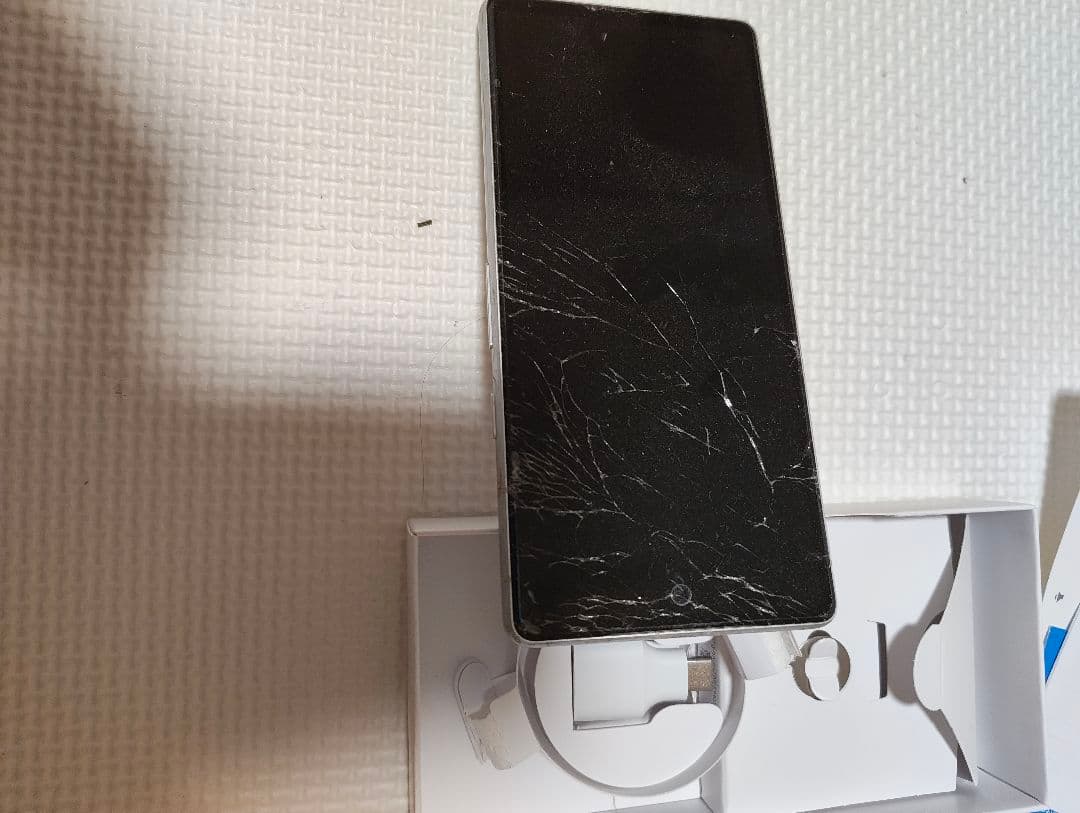 Google Pixel 7a 128GB 本体 画面ひび割れ