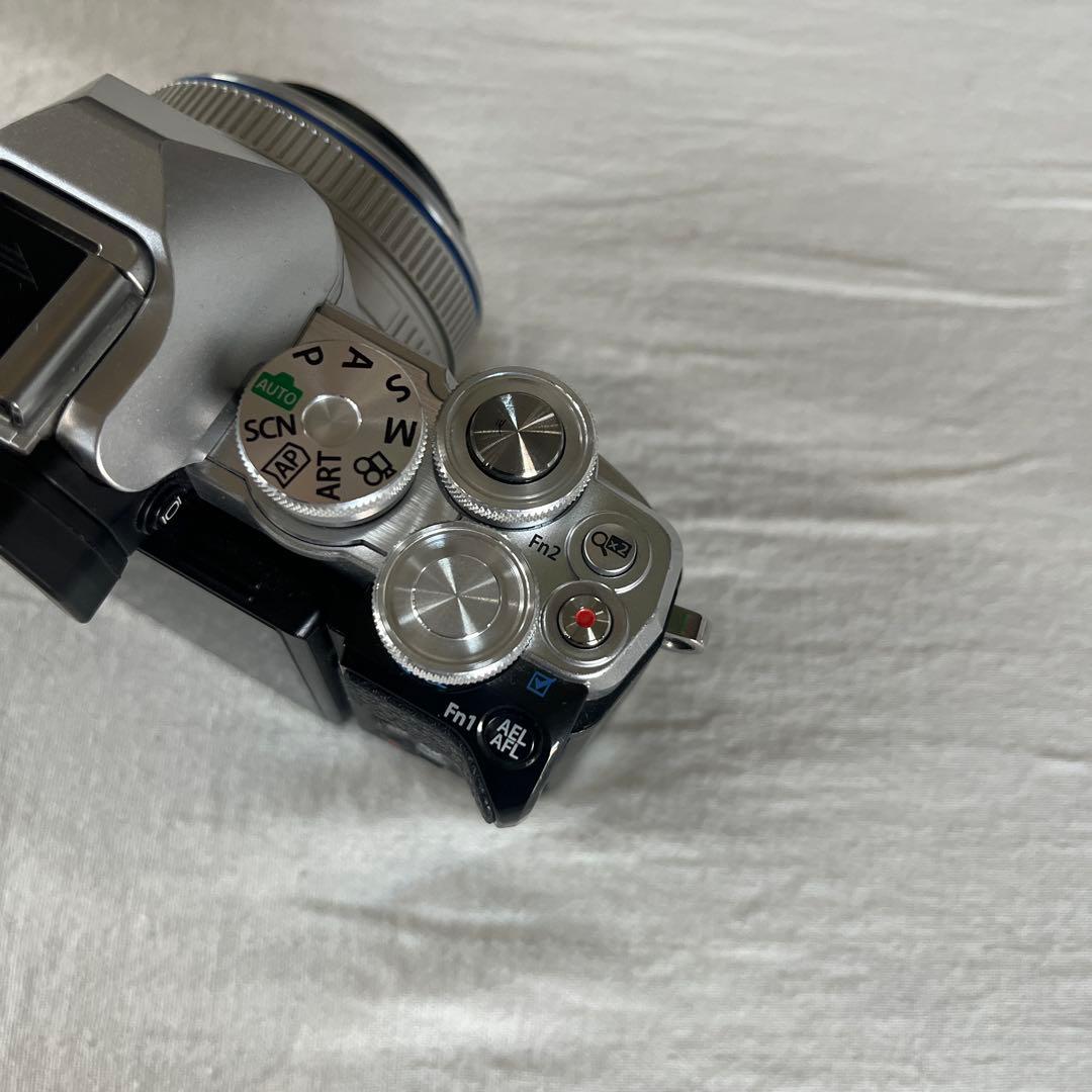 OLYMPUS OM-D E-M10 Mark III + 17mmレンズセット