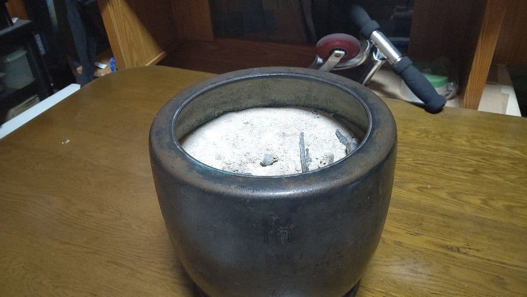 アンティークの火鉢です