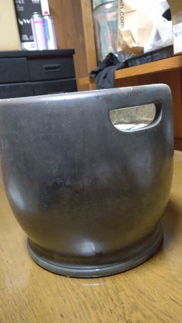 アンティークの火鉢です