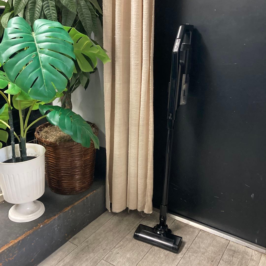 高速回転ヘッド☆人気のマットブラック　軽いからフローリングもスイスイ綺麗になる