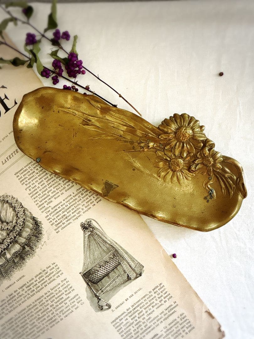 フランスブロカント　真鍮製トレイ・デイジー