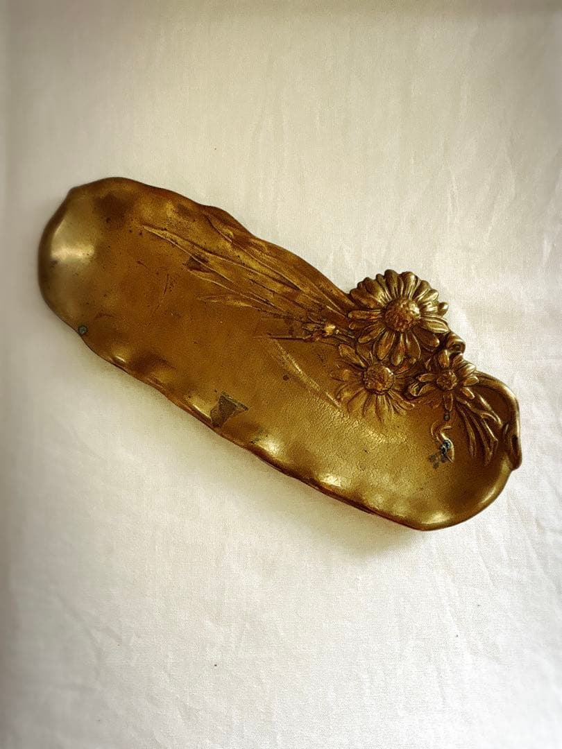 フランスブロカント　真鍮製トレイ・デイジー