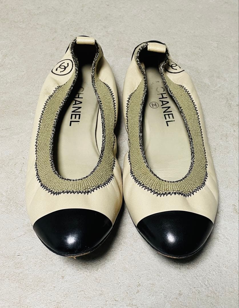 CHANEL アイボリー ブラック フラットシューズ　39/25cm