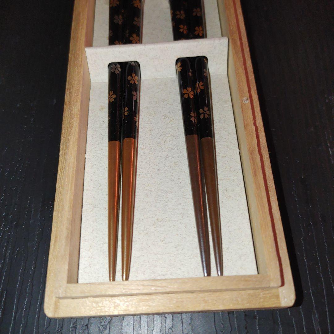 夏野高級夫婦箸　山中塗り　石川進作　金銀蒔絵桜散らし