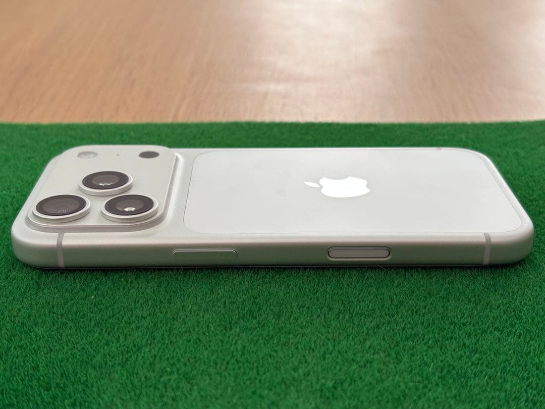 【美品】iPhone17Pro 256GB アメリカ版 シルバー