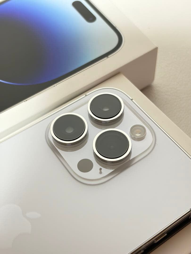 極美品 目立った傷なしiPhone14pro 128GB シルバー SIMフリー