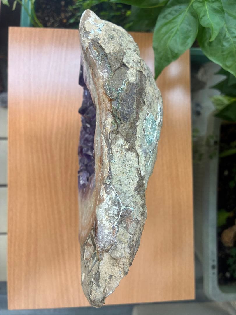【アメジストクラスター】 無塗装銘木台座付き天然石 インテリア 寝かせて浄化
