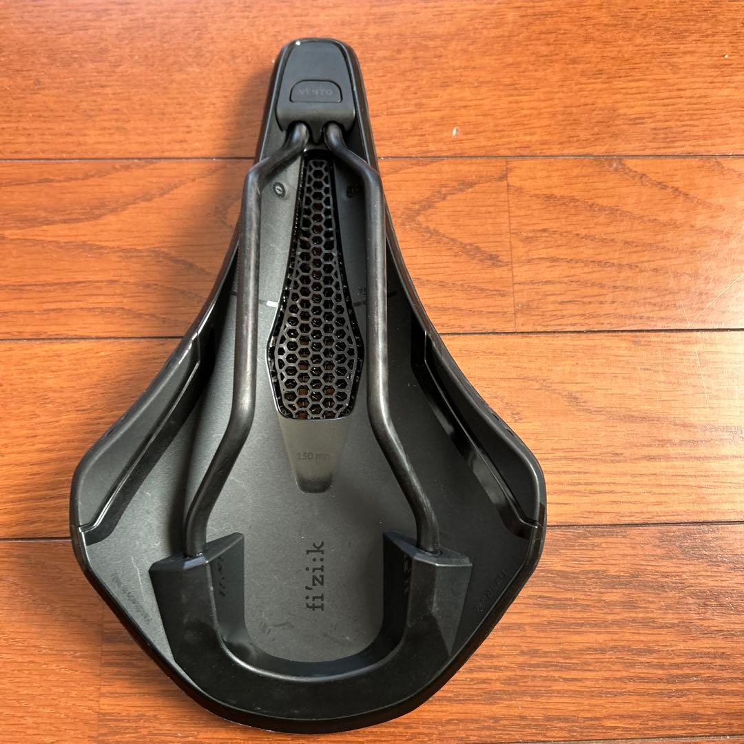 fizik フィジーク Argo R1 Adaptive サドル 150mm