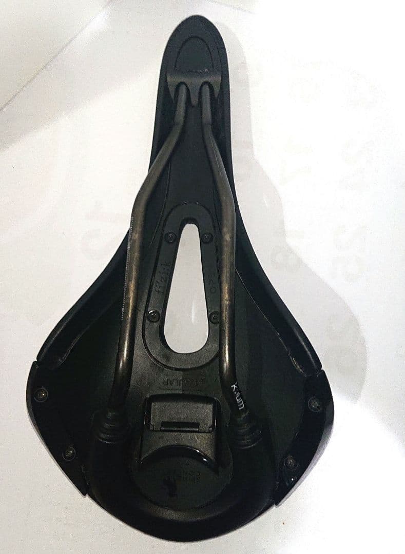 fi'zi:k ALIANTE R3 OPEN K:IUM サドル