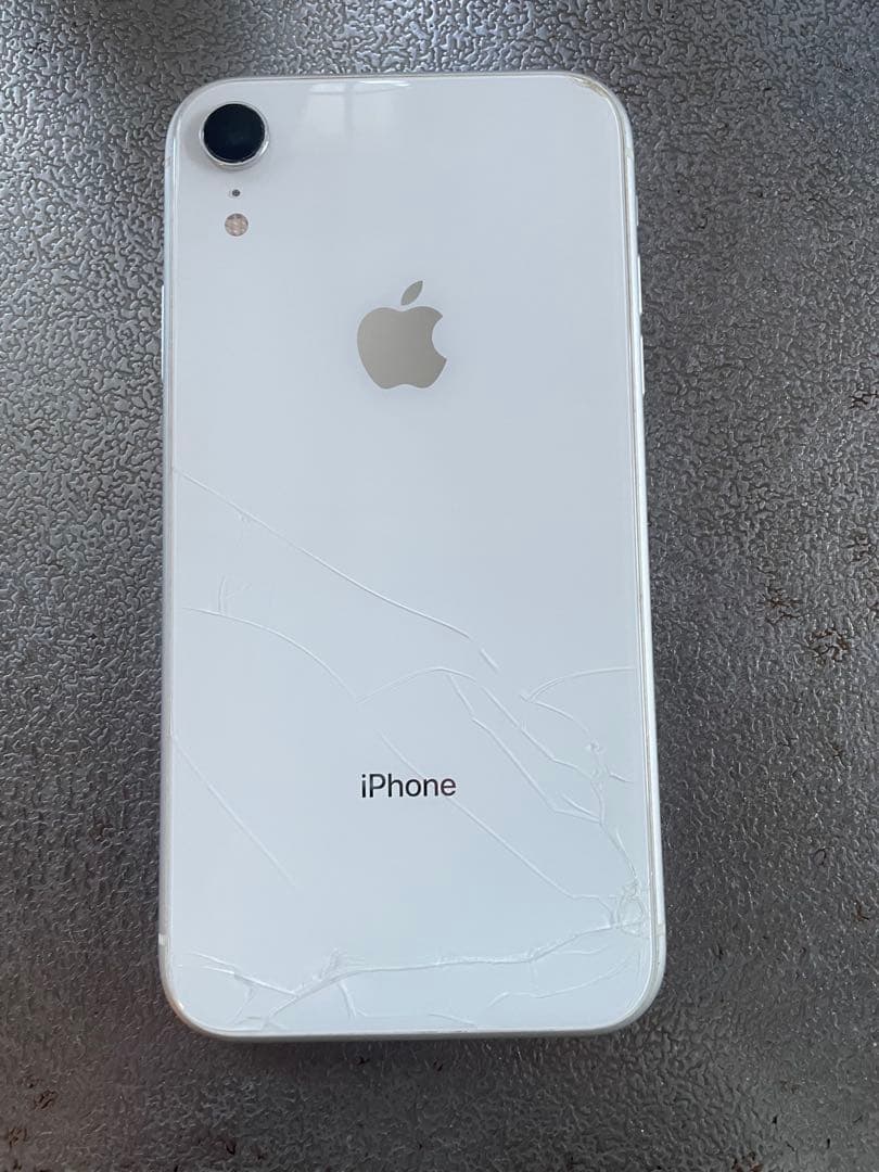 iPhone XR ホワイト ひび割れあり 本体