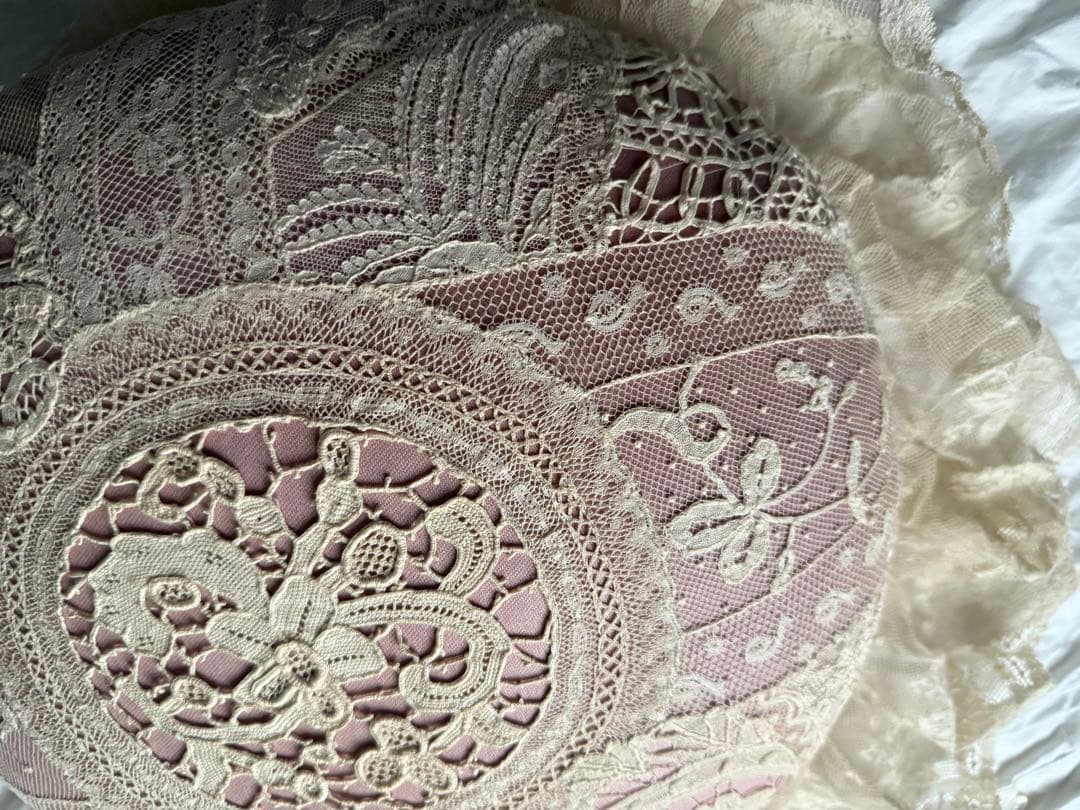 フランスアンティークレースのクッション