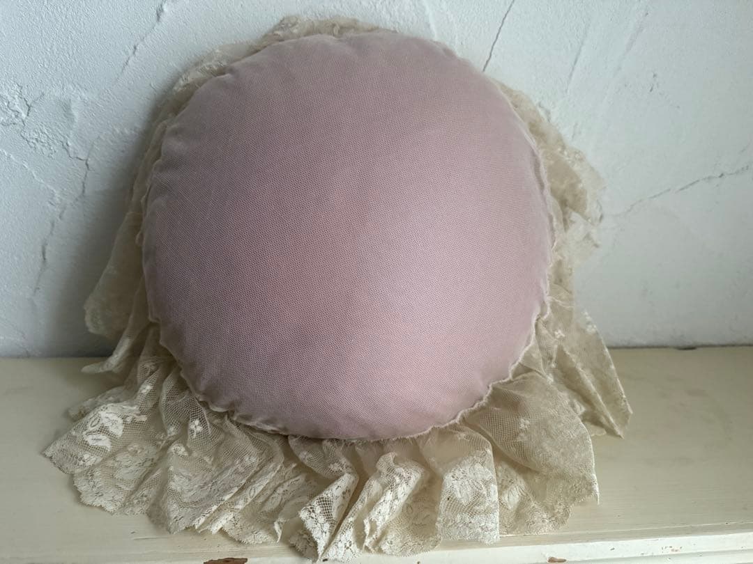 フランスアンティークレースのクッション