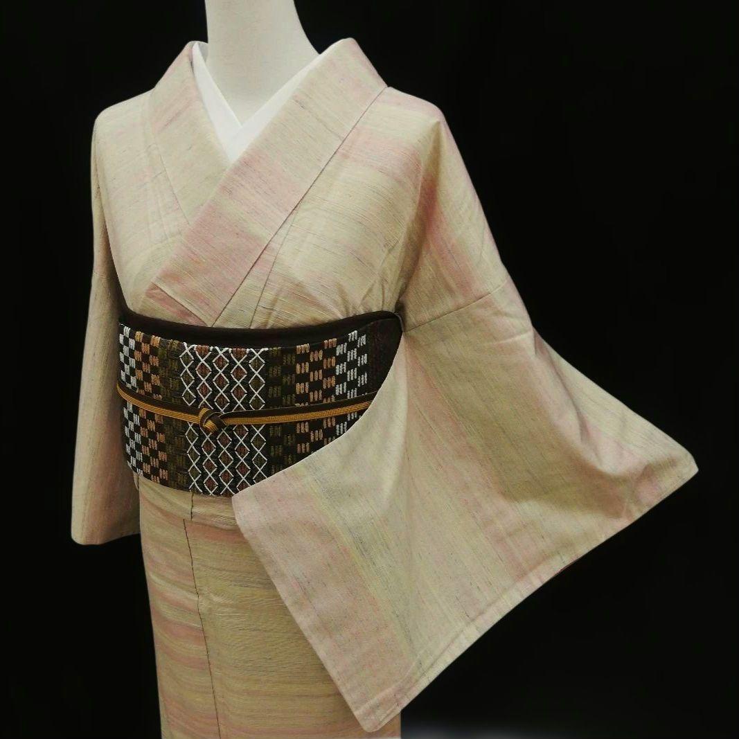 紅花紬(袷)　(横段織だし　未使用　薄紅色系×砥の粉色系×薄鼠色系