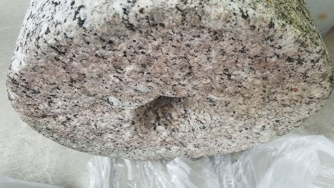 ヴィンテージ　希少品質　御影石　挽き臼　庭石　上下セット