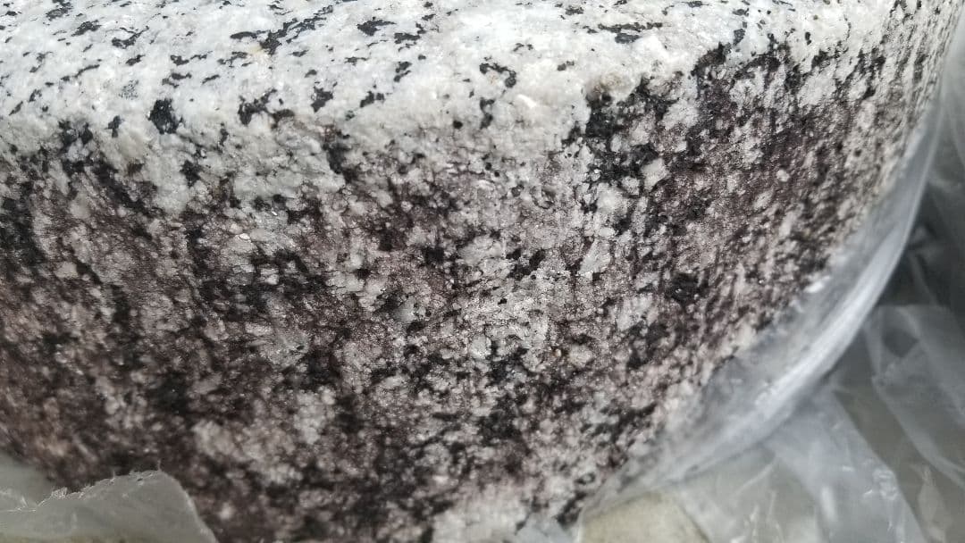 ヴィンテージ　希少品質　御影石　挽き臼　庭石　上下セット