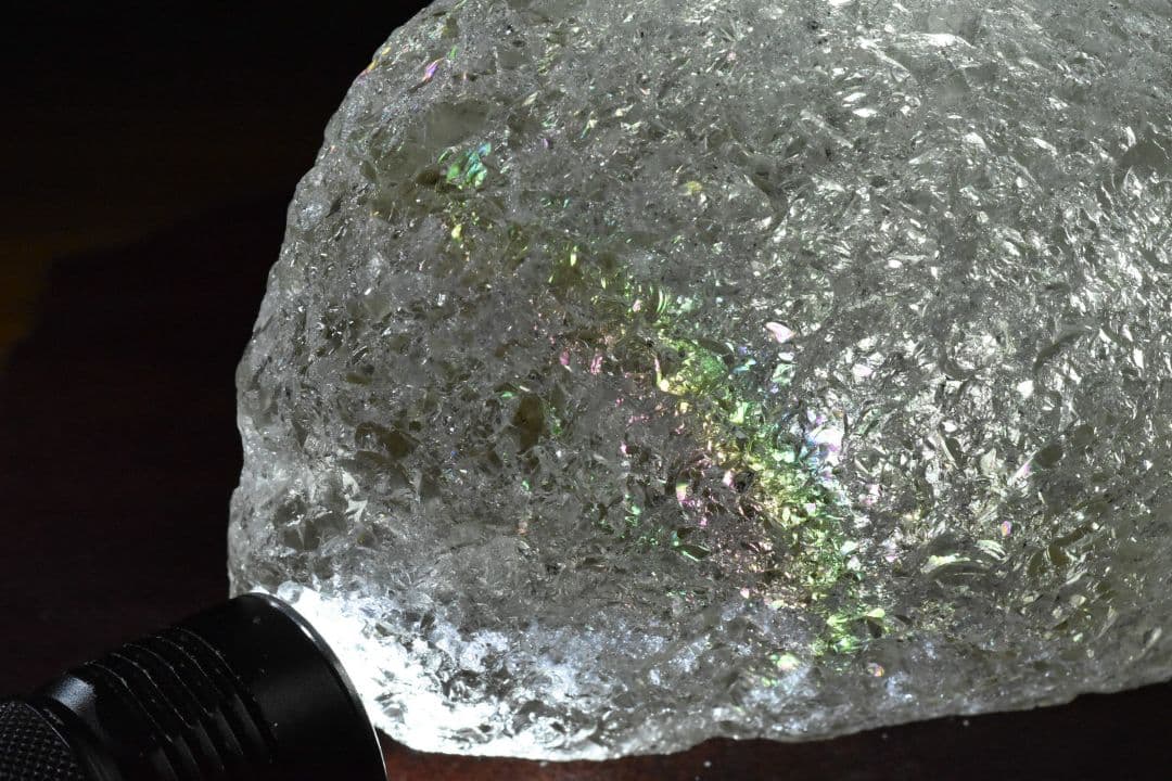 ★タンザニア マニャラ州 kiteto kondowa産クォーツ レインボー入り