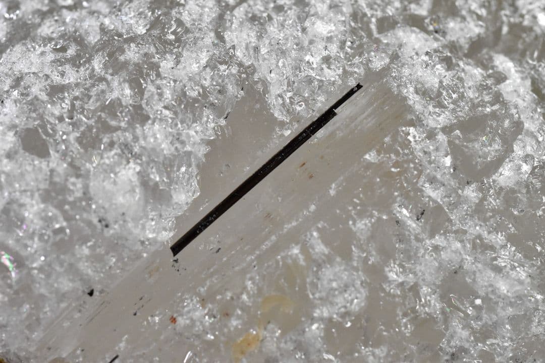 ★タンザニア マニャラ州 kiteto kondowa産クォーツ レインボー入り