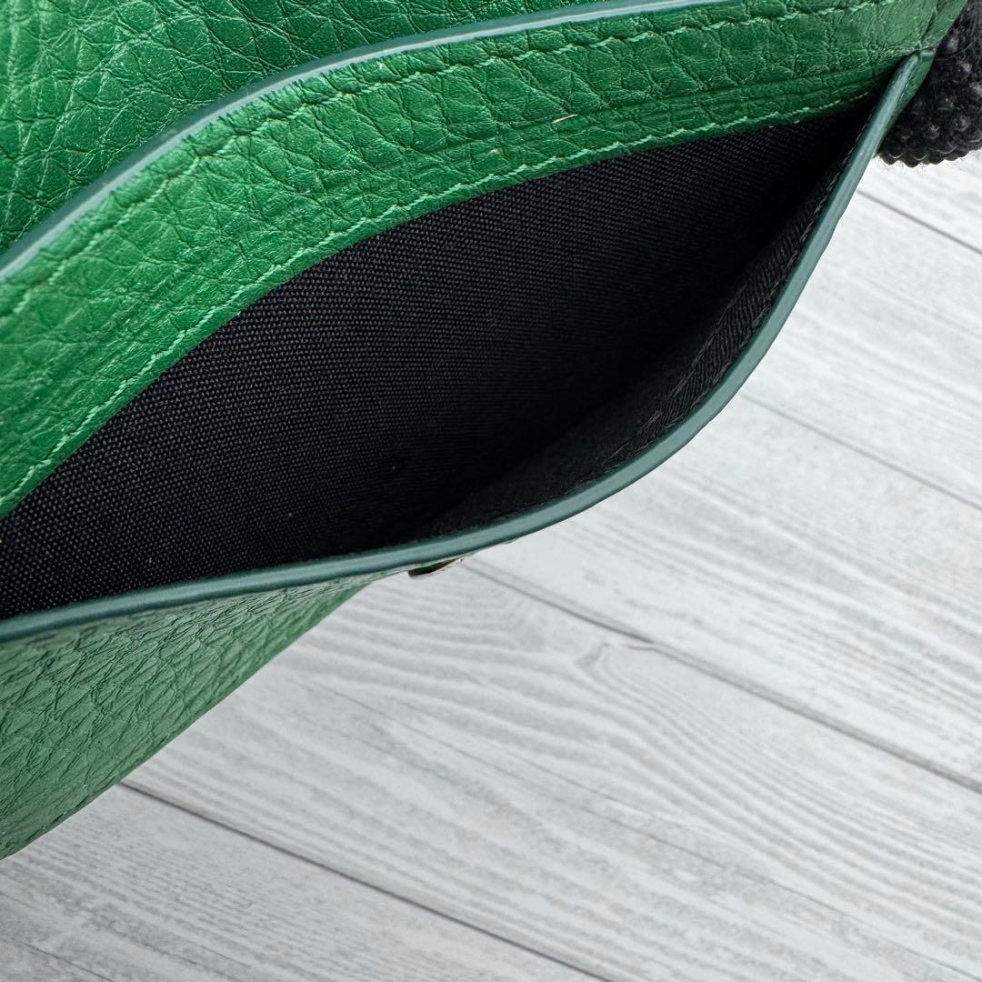 【美品】FENDI　セレリア　名刺入れ　レザー　バイカラー　シボ革　ネイビー