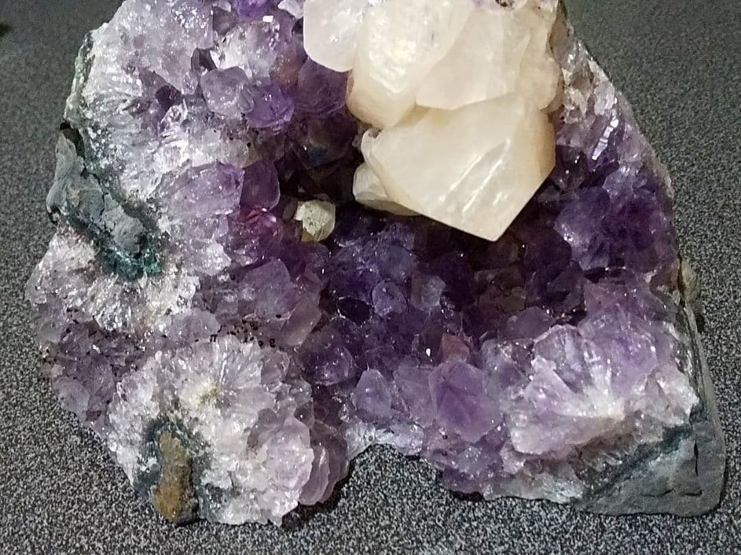 アメジストドーム カルサイト共生 原石大