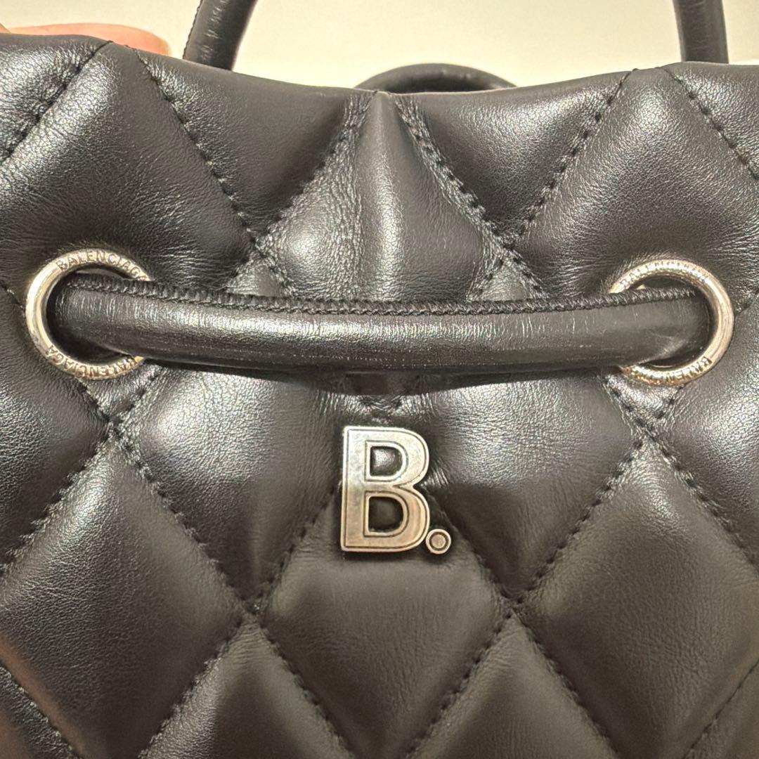 こ*く様 【美品】バレンシアガ Bバケット キルティング 2way レザーハンド
