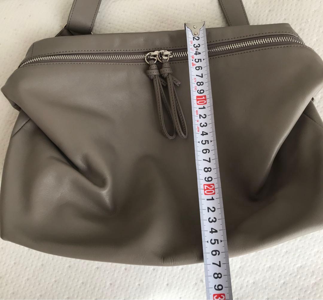 BEARDSLEYレザーボディバッグ