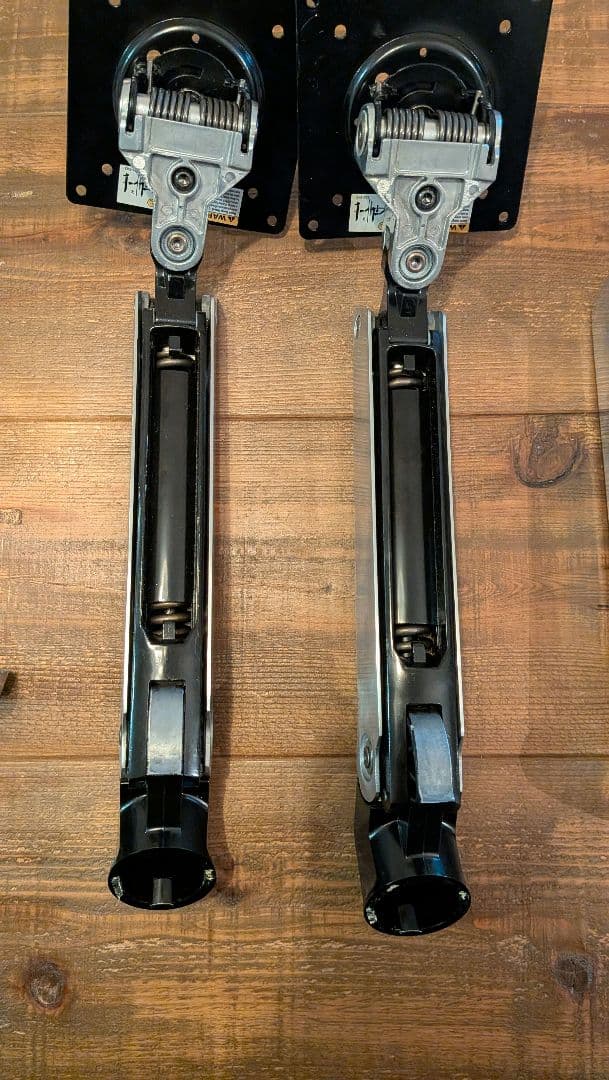 ERGOTRON LXデュアル デスク マウント アーム スタッキング①