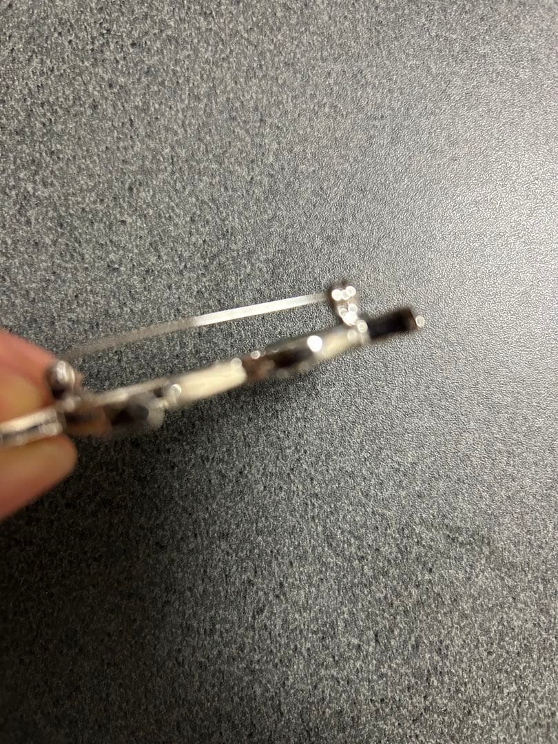 YSL ロゴ ブローチ シルバー クリスタル