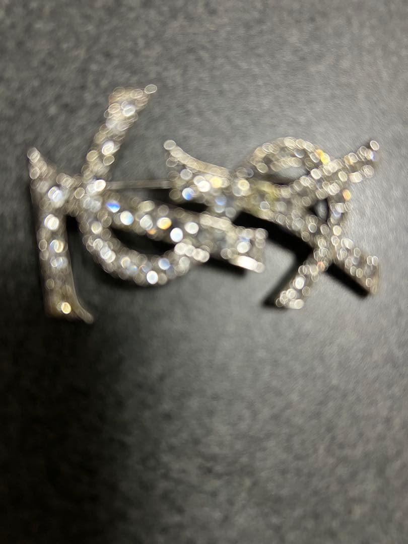 YSL ロゴ ブローチ シルバー クリスタル