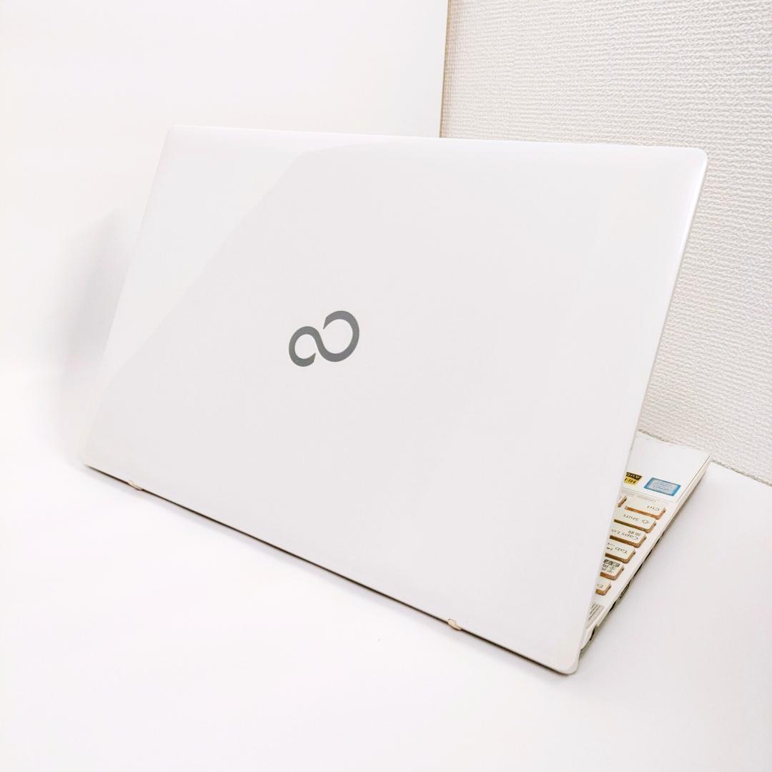 第8世代i7✨️Windows11/富士通/SSD/カメラ付き白ノートパソコン