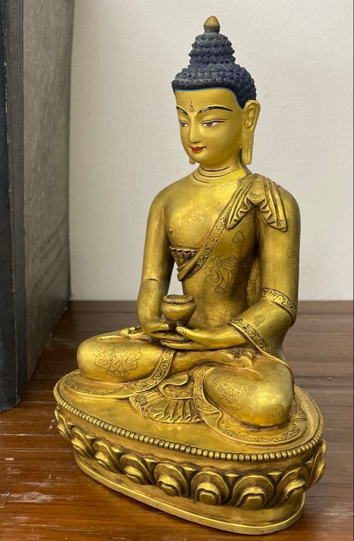ネパール　釈迦牟尼坐像