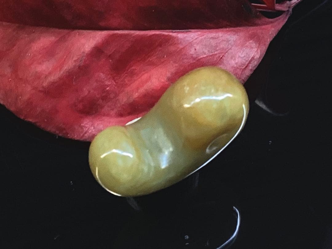 限定‼️超極上レア物✳一番数少ない幻の幸運の黄色‼️ 糸魚川翡翠勾玉　鑑別無しの安価